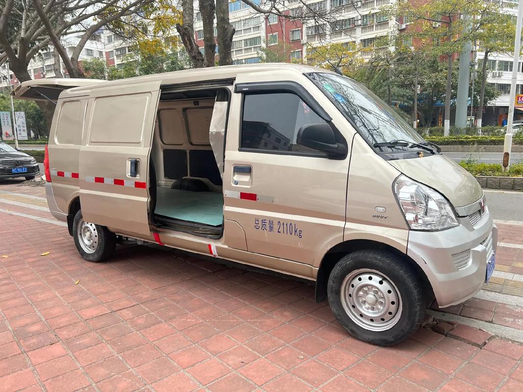 貨運加長面包貨運加長面包車圖片