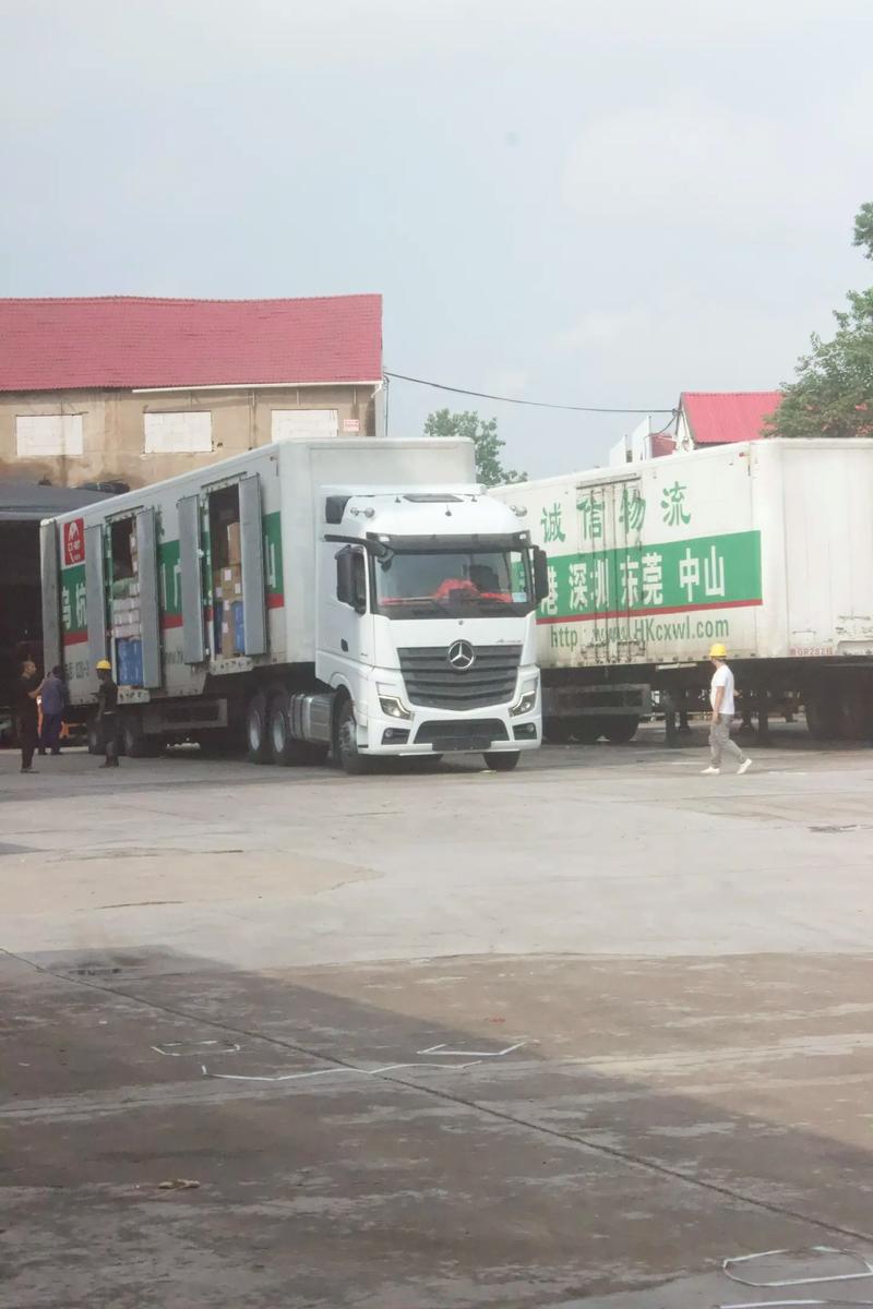奔馳的貨運奔馳貨運車
